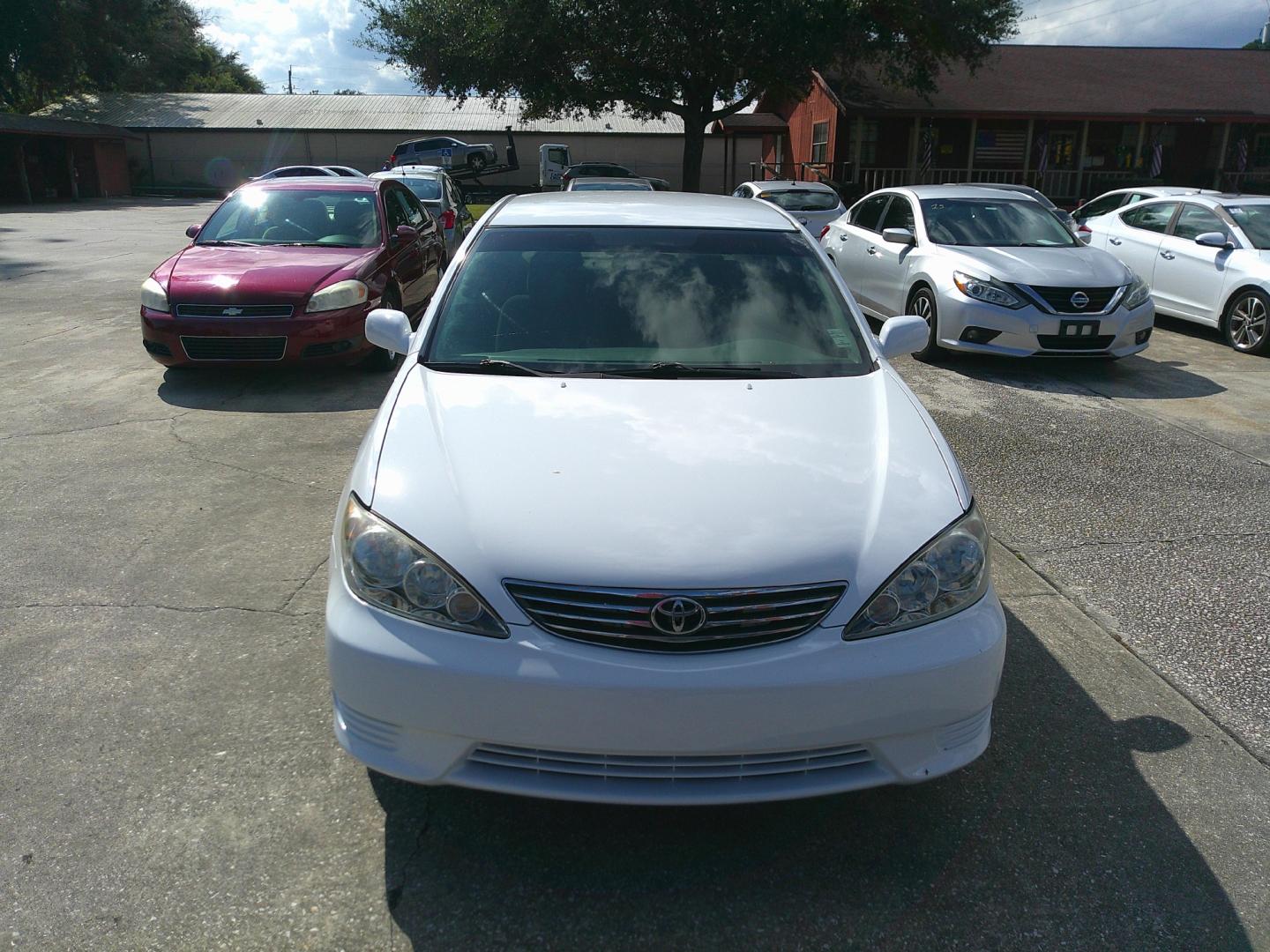 2006 WHITE TOYOTA CAMRY SE; LE; XLE (4T1BE32K56U) , located at 10405 Abercorn Street, Savannah, GA, 31419, (912) 921-8965, 31.988262, -81.131760 - Photo#0